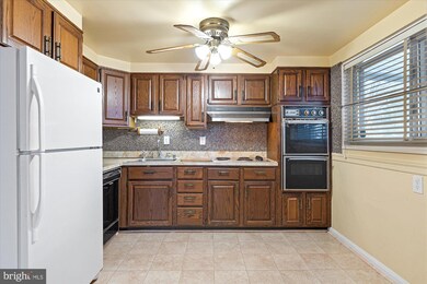 1304 Balfour Ct, Hyattsville, MD 20782 - photo 5