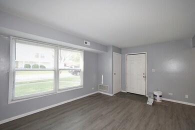 1387 S Glen Cir unit B, Aurora, IL 60506 - photo 5