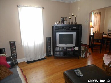 Living Room. LIVINGROOM ROOM HEADING TOWARDS DININ