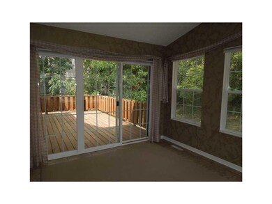 4-Seasons Porch/Room. sliders leading out to wrap 