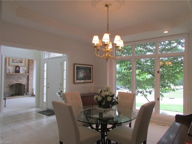 Formal Dining Room w Tray Ceiling