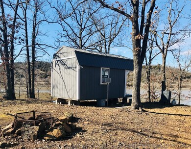 1 room cabin widow unit is so cold! Well lit and n