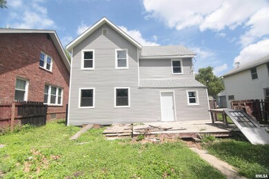 2243 W 4th St, Davenport, IA 52802 - photo 2