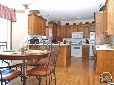 3736 SW Stonybrook Dr, Topeka, KS 66610 - photo 6