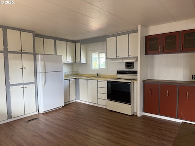 205 S 54th St, Springfield, OR 97478 - photo 5