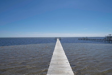 1817 E Smugglers Cove Dr, Gulf Breeze, FL 32563 - photo 2