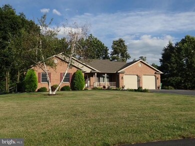 90 Monroe Dr, Chambersburg, PA 17201 - photo 2