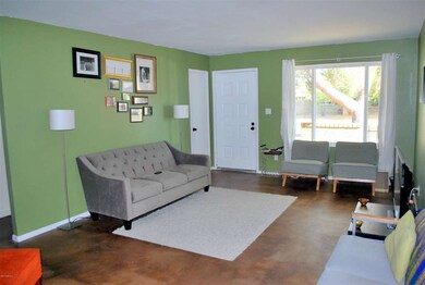 FAM/LIVING RM & ENTRY