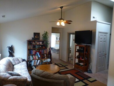 271 N 10th St, Central Point, OR 97502 - photo 4