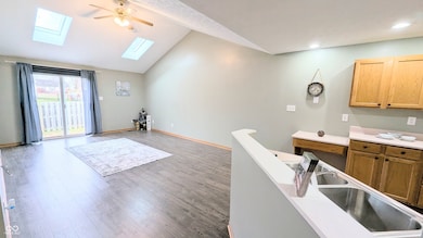 42 Grassyway Ct, Whiteland, IN 46184 - photo 4