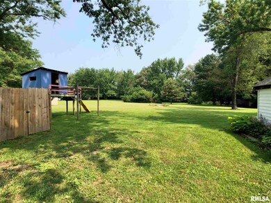 1020 W Beggs Place, Harrisburg, IL 62946 - photo 3