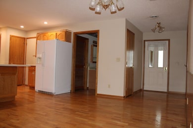 1113 Williams Ave, Mitchell, SD 57301 - photo 3