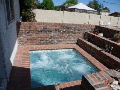 VERY PRIVATE SPA, SUITS OPTIONAL!