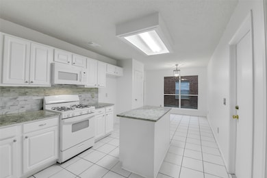 19010 Oakway Dr, Humble, TX 77346 - photo 4