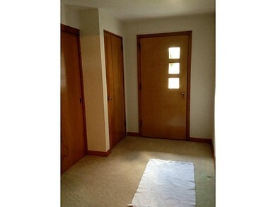 Entry/Foyer.