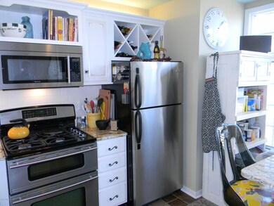 857 Claremont Ct_Kitchen2.JPG