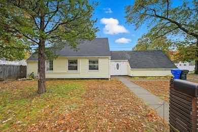 63 Peer St, Springfield, MA 01109 - photo 3