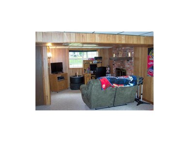 DAYLITE REC RM W/ FIREPLACE