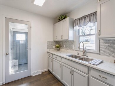 21 E Mckinley Ave, Des Moines, IA 50315 - photo 7