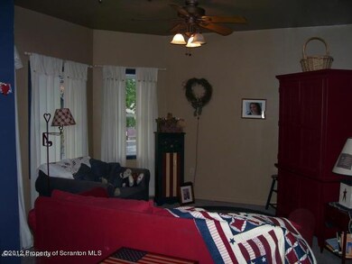 401 Ward St, Dunmore, PA 18512 - photo 3