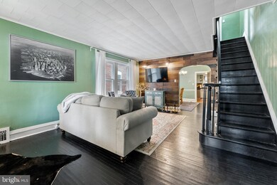 373 Spruce St, Pottstown, PA 19464 - photo 2