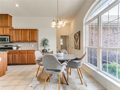 2517 SE 10th St, Moore, OK 73160 - photo 6