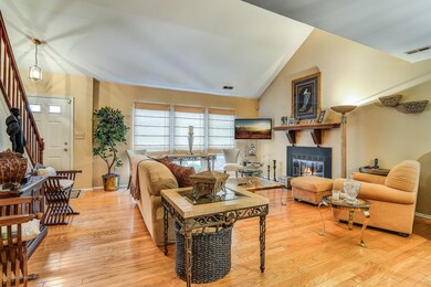 004_Living Room