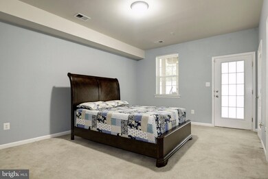 12807 Longford Glen Dr, Germantown, MD 20874 - photo 4