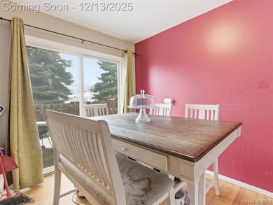 8207 Dartmouth Dr, Warren, MI 48093 - photo 5