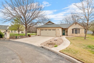 415 N Acorn St, Fredericksburg, TX 78624 - photo 6