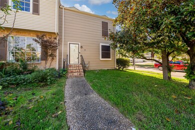 5799 Maple Hill Dr, Houston, TX 77088 - photo 2