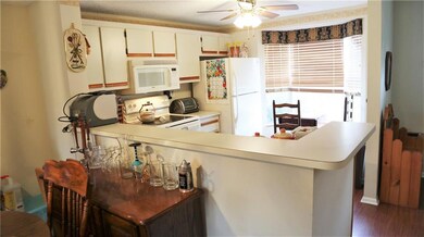 Bright Spacious Kitchen