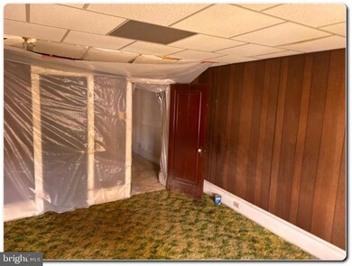 32 E Oak St, Shenandoah, PA 17976 - photo 4