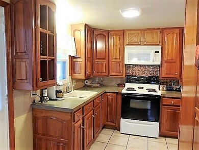 Plenty of cupboards, and added copper backsplash b