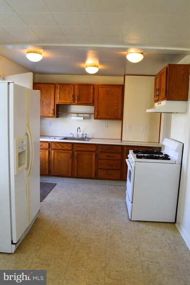 1323 Cypress Ave, Wilmington, DE 19805 - photo 7