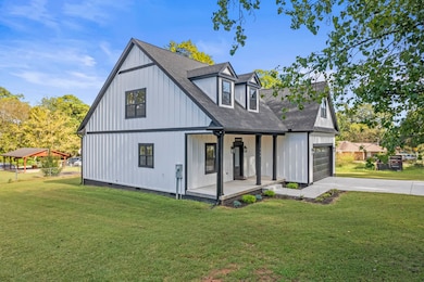 106 5th Ave N, Decherd, TN 37324 - photo 3