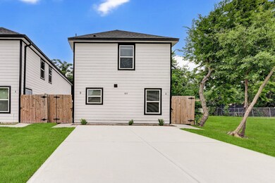 1017 North Ln, Houston, TX 77088 - photo 3