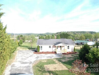 2240 Pace Rd, Hendersonville, NC 28792 - photo 2