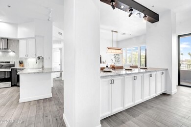 Breakfast Bar & Kitchen