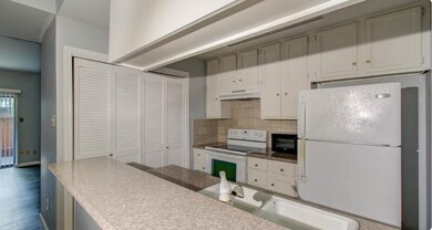 11711 Memorial Dr unit 381, Houston, TX 77024 - photo 4