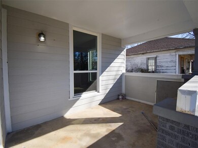 1319 N Luckett St, Sherman, TX 75090 - photo 2