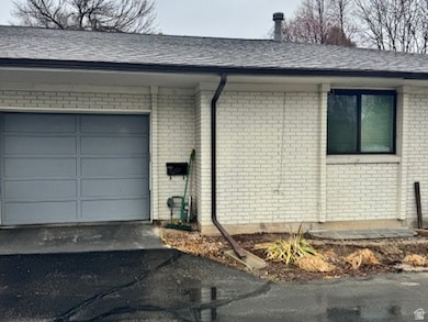 4608 Locust Ln E, Holladay, UT 84117 - photo 5