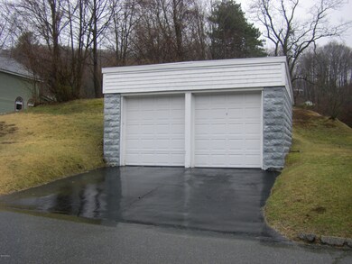 31 Willow St, Adams, MA 01220 - photo 6