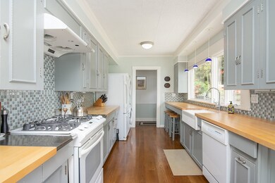 18 Gregory St, Marblehead, MA 01945 - photo 7