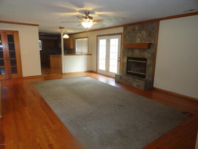 319 Richmond Dr, Jacksonville, NC 28540 - photo 4