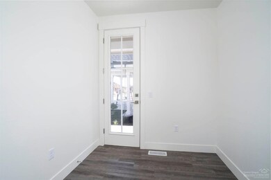 61069 SE Echo Lake Ct, Bend, OR 97702 - photo 6