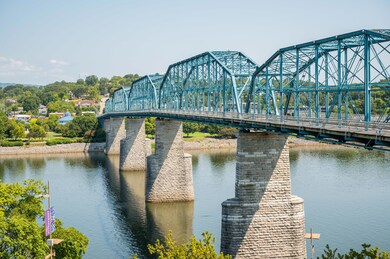 Walnut Street Pedestrian Bridge