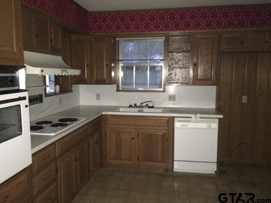 904 904 Trenton Dr, Tyler, TX 75703 - photo 3