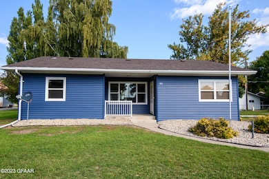 0904 801 Walnut St-DevilsLake