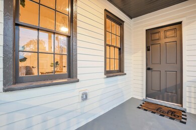 Charming Downtown Cottage